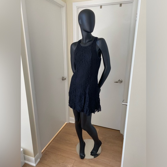 Classic Black Lace Dress - Picture 6 of 6